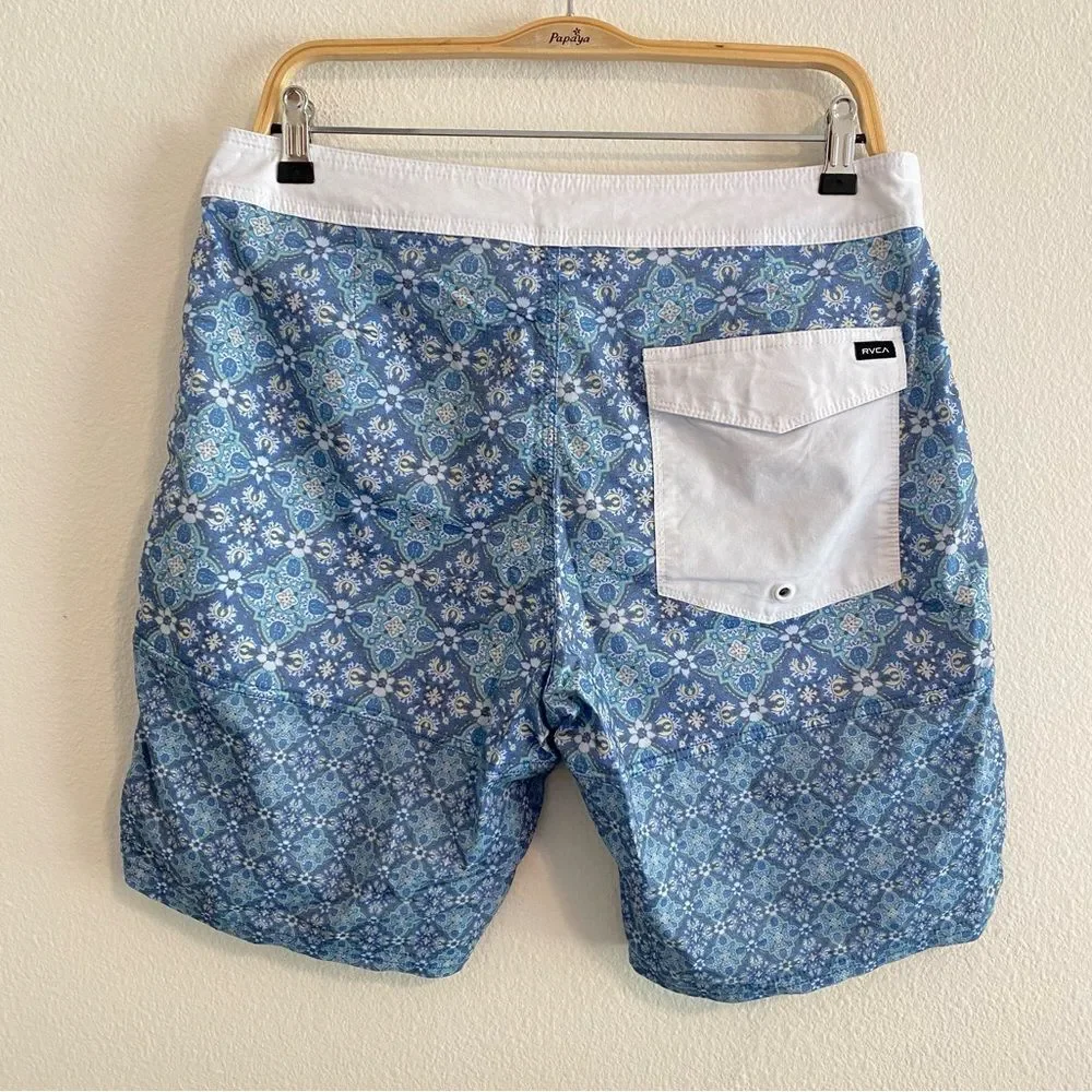 RVCA Morris Board Shorts Swim Trunks Sz 32 Mid Length 19